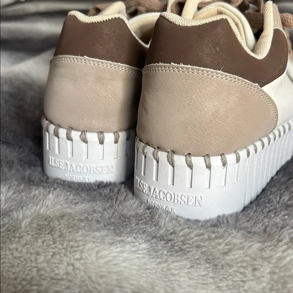 Ilse Jacobsen - Picture 4 of 5